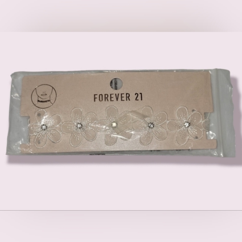 Forever 21 choker Necklace NEW